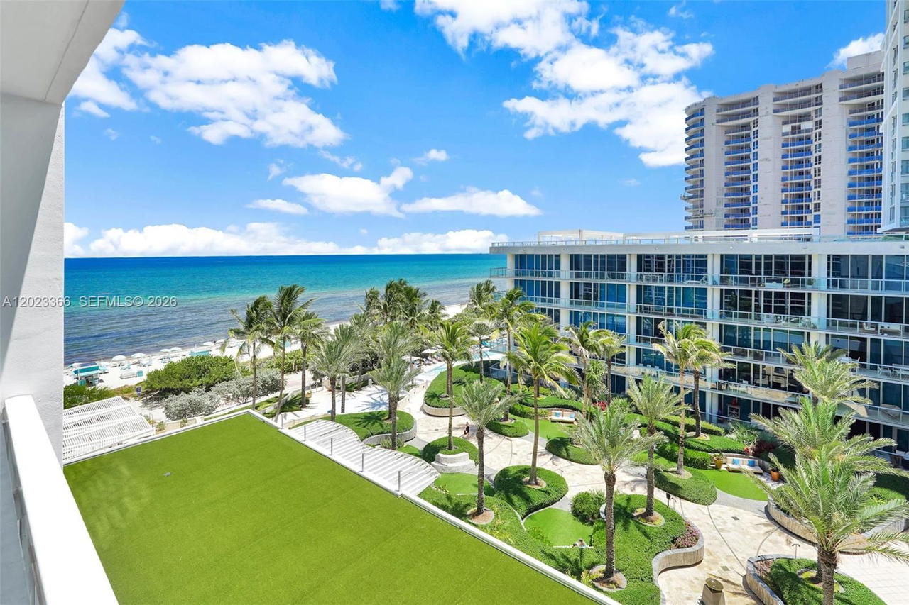Real estate property located at 6801 Collins Ave #611 (Door 610), Miami-dade, Central Carillon Beach Co, Miami Beach, FL