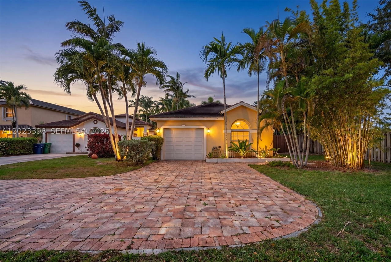 Real estate property located at 14421 155th Pl, Miami-dade, Oak Creek, Miami, FL