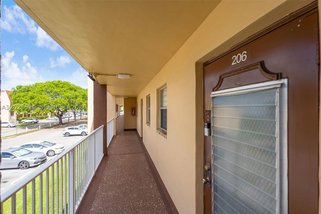 Real estate property located at 8881 Sunrise Lakes Blvd #206, Broward, Sunrise Lakes 75 Condo, Sunrise, FL