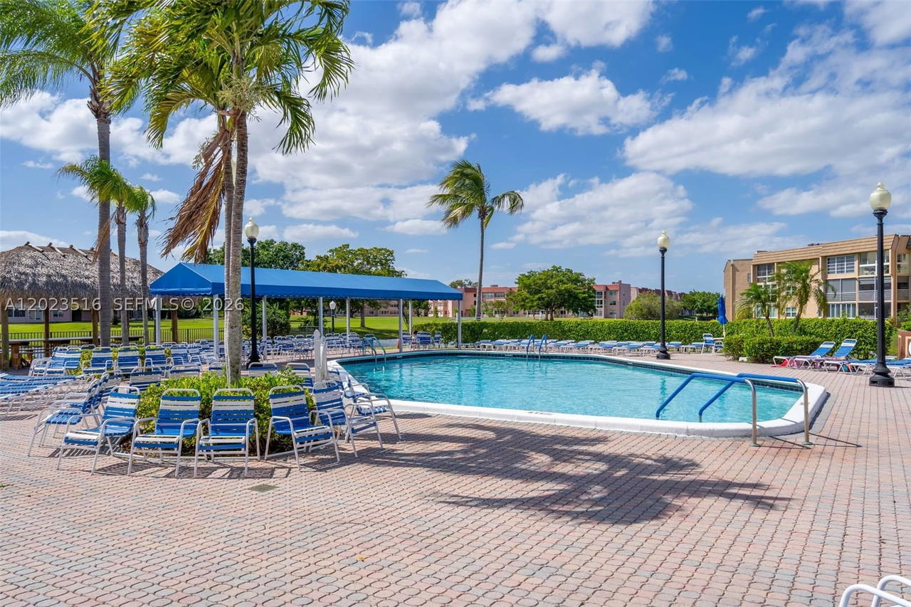 Real estate property located at 8881 Sunrise Lakes Blvd #206, Broward, Sunrise Lakes 75 Condo, Sunrise, FL
