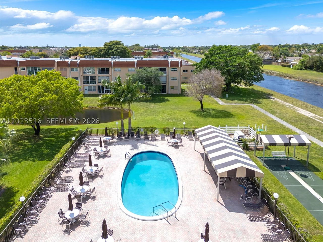 Real estate property located at 8881 Sunrise Lakes Blvd #206, Broward, Sunrise Lakes 75 Condo, Sunrise, FL