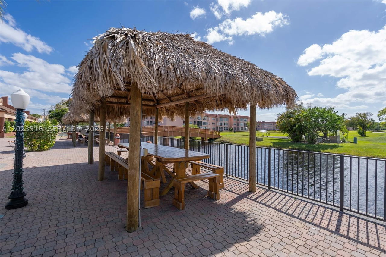 Real estate property located at 8881 Sunrise Lakes Blvd #206, Broward, Sunrise Lakes 75 Condo, Sunrise, FL