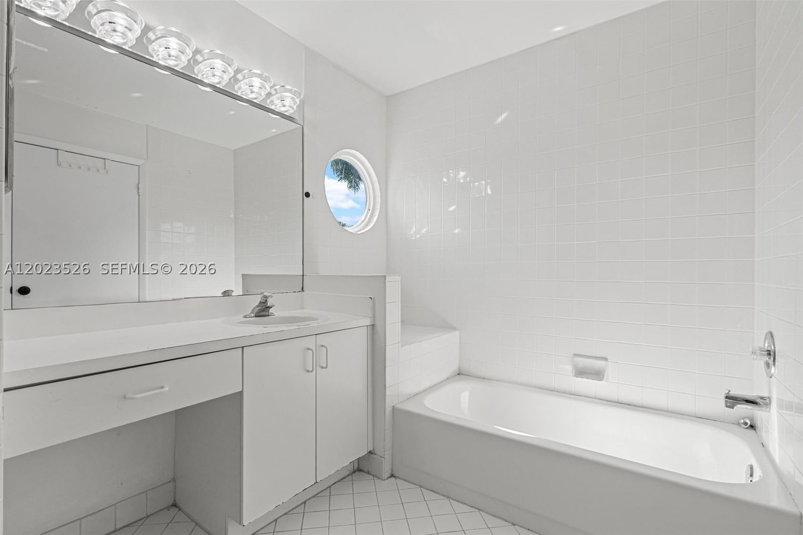 Real estate property located at 22179 98th Ct, Miami-dade, Lakes By The Bay Sec 5, Cutler Bay, FL