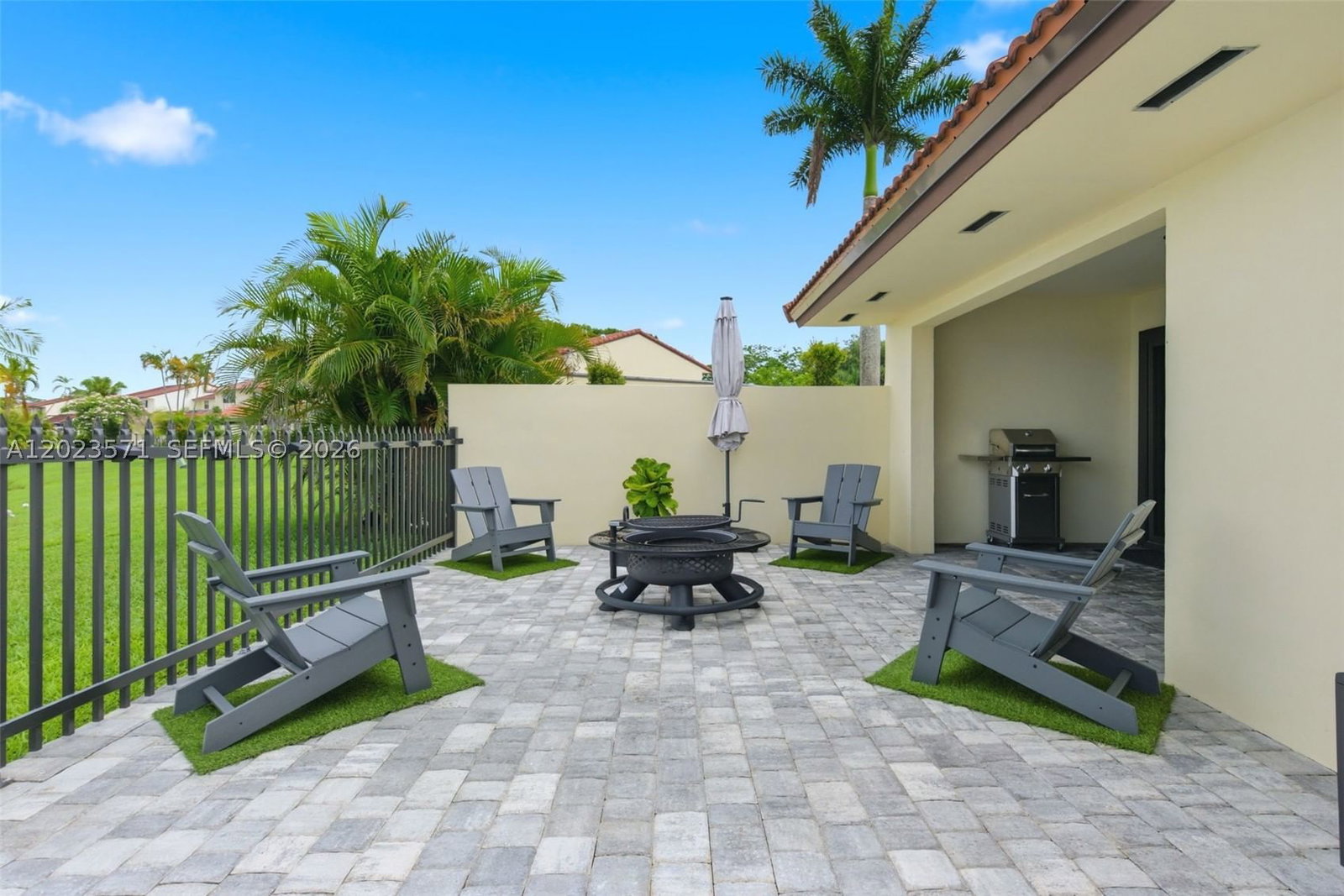 Real estate property located at 19009 64th Ct, Miami-dade, Townhomes Of Country Lake, Hialeah, FL