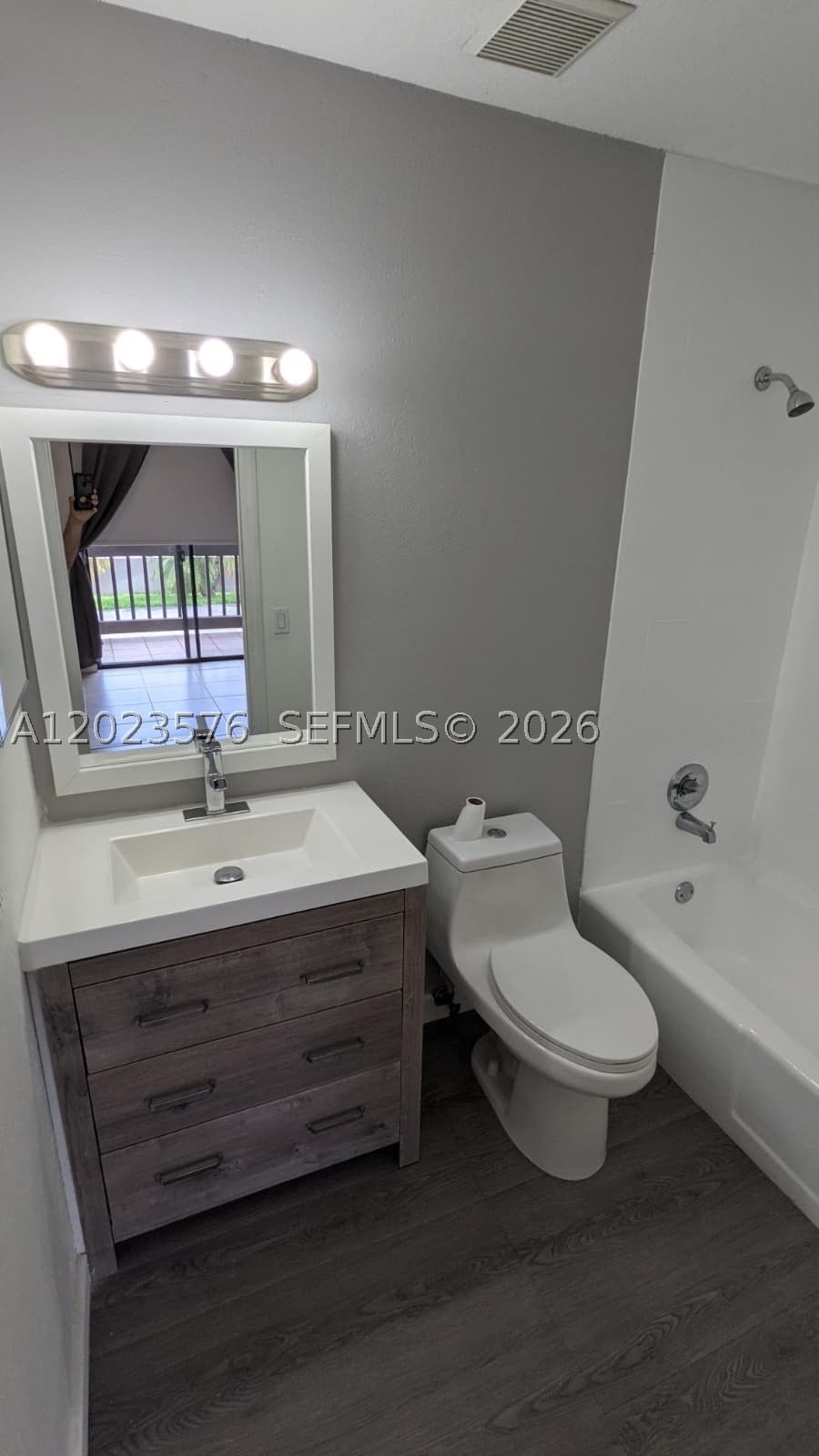 Real estate property located at 10052 41st St #51-5, Miami-dade, Villas Of Amberwood Condo, Doral, FL