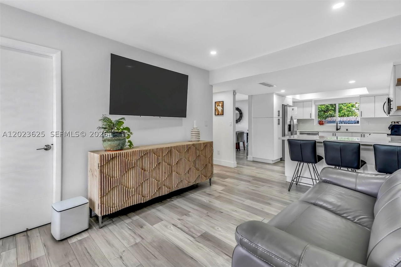 Real estate property located at 11765 91st Ter, Miami-dade, Shadywood Villas, Miami, FL