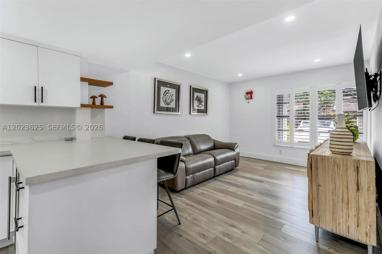Real estate property located at 11765 91st Ter, Miami-dade, Shadywood Villas, Miami, FL