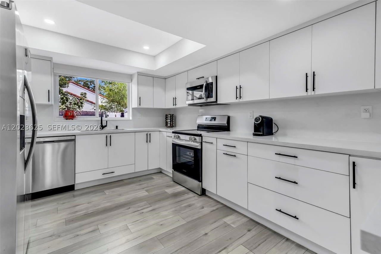 Real estate property located at 11765 91st Ter, Miami-dade, Shadywood Villas, Miami, FL