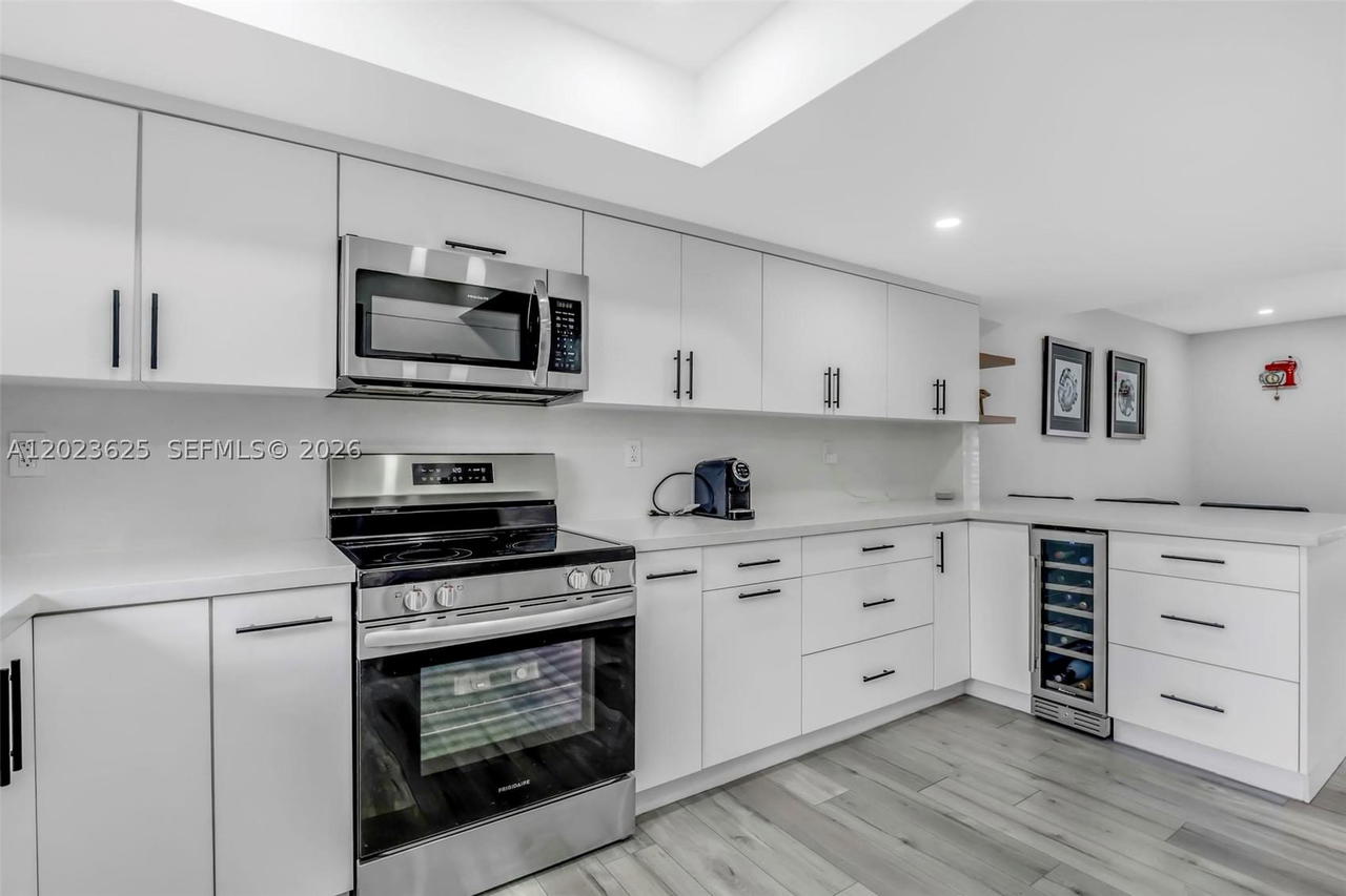 Real estate property located at 11765 91st Ter, Miami-dade, Shadywood Villas, Miami, FL