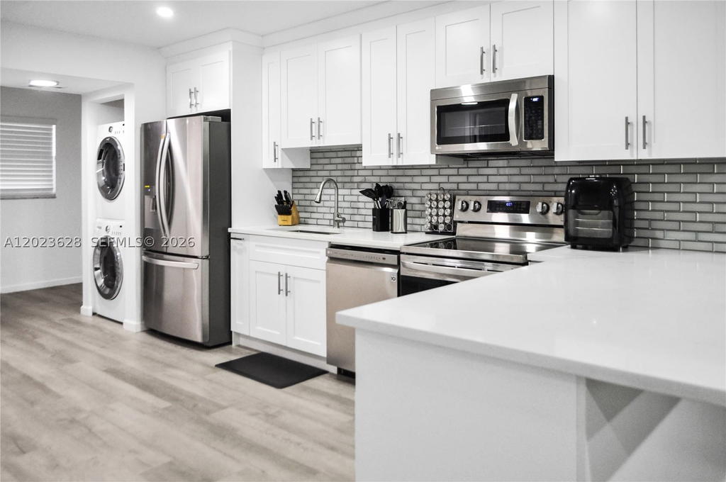 Real estate property located at 1021 Mockingbird Ln #202, Broward, Manaranda Village Condo, Plantation, FL