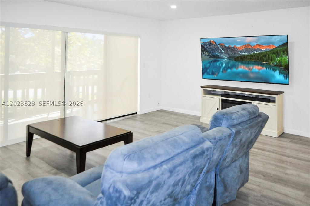 Real estate property located at 1021 Mockingbird Ln #202, Broward, Manaranda Village Condo, Plantation, FL