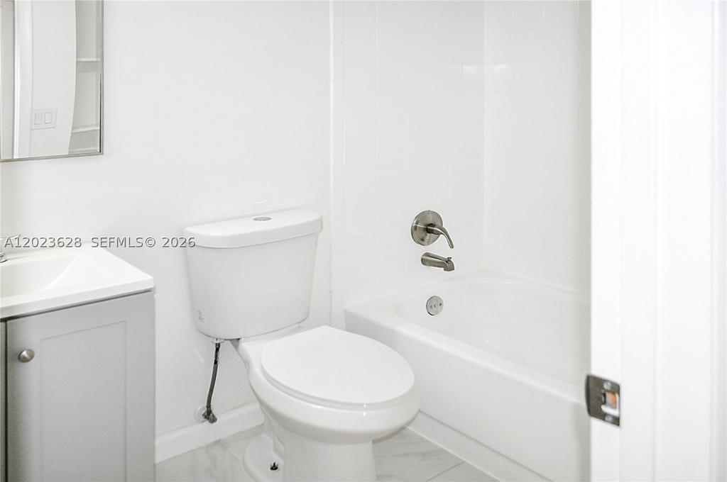 Real estate property located at 1021 Mockingbird Ln #202, Broward, Manaranda Village Condo, Plantation, FL