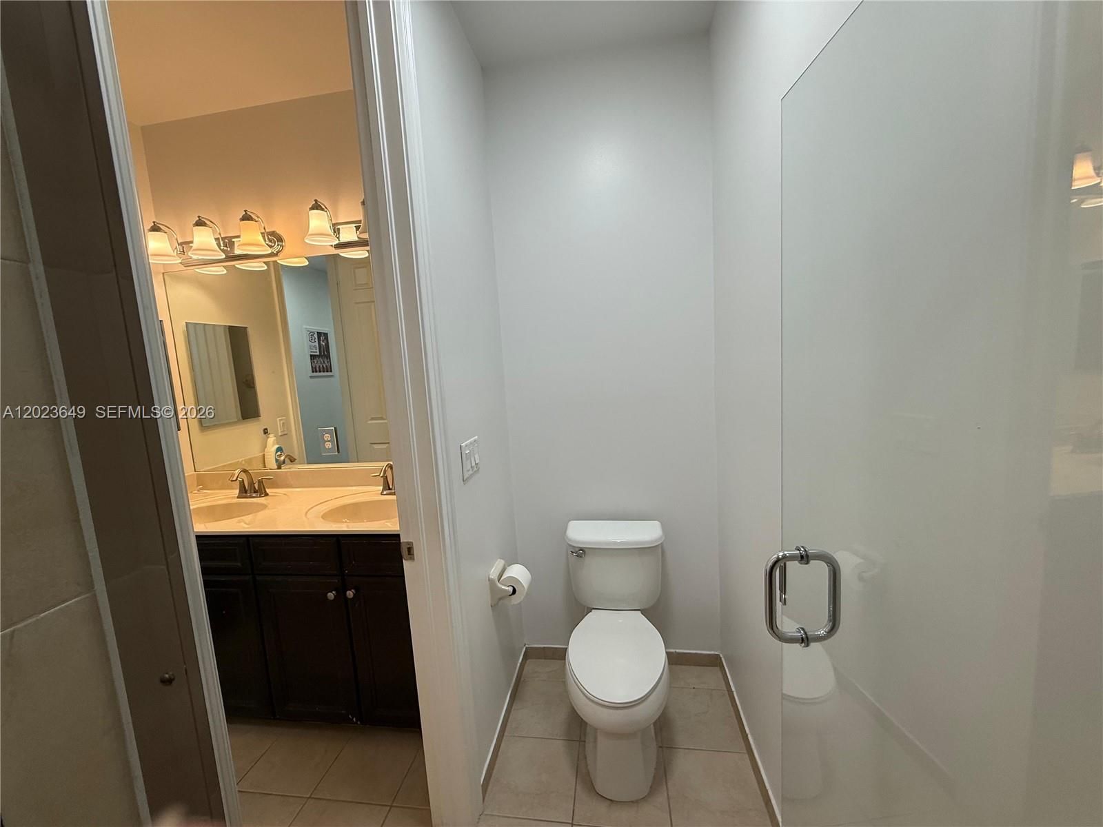 Real estate property located at 9907 87th Ter, Miami-dade, Doral Breeze, Doral, FL