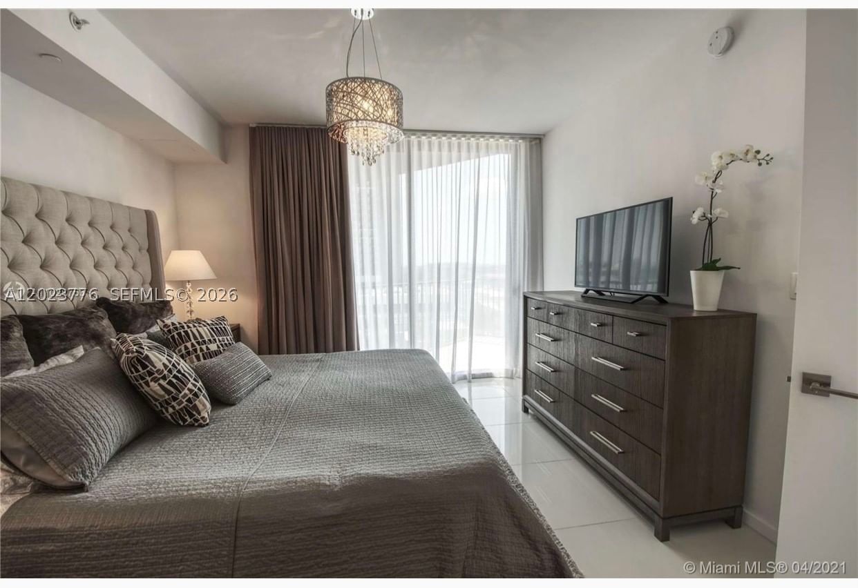 Real estate property located at 5300 Paseo Blvd   Unit 401 #401, Miami-dade, 5252 Paseo Condo, Doral, FL