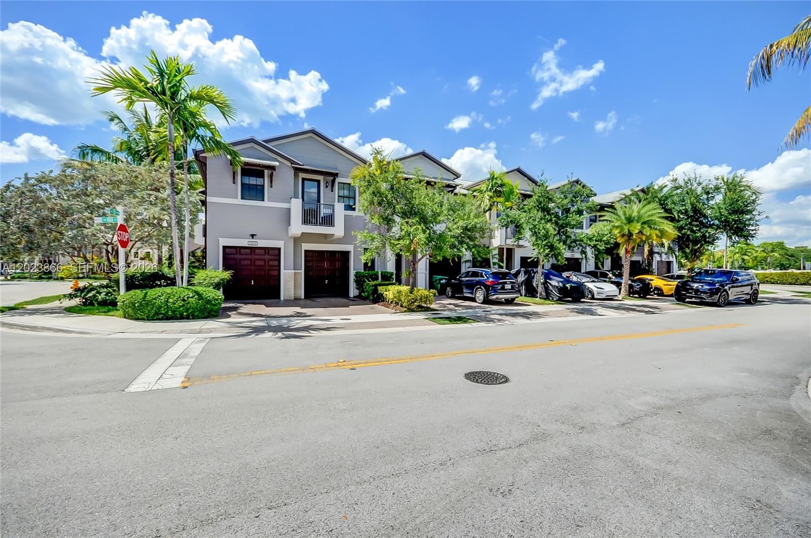 Real estate property located at 5820 104th Ct, Miami-dade, Doral Cay, Doral, FL