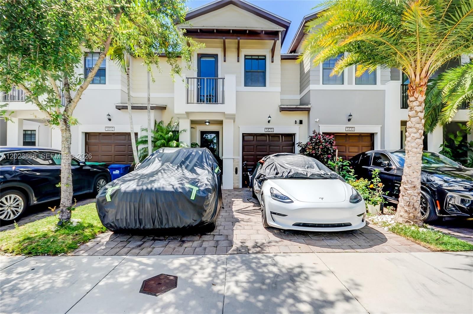 Real estate property located at 5820 104th Ct, Miami-dade, Doral Cay, Doral, FL