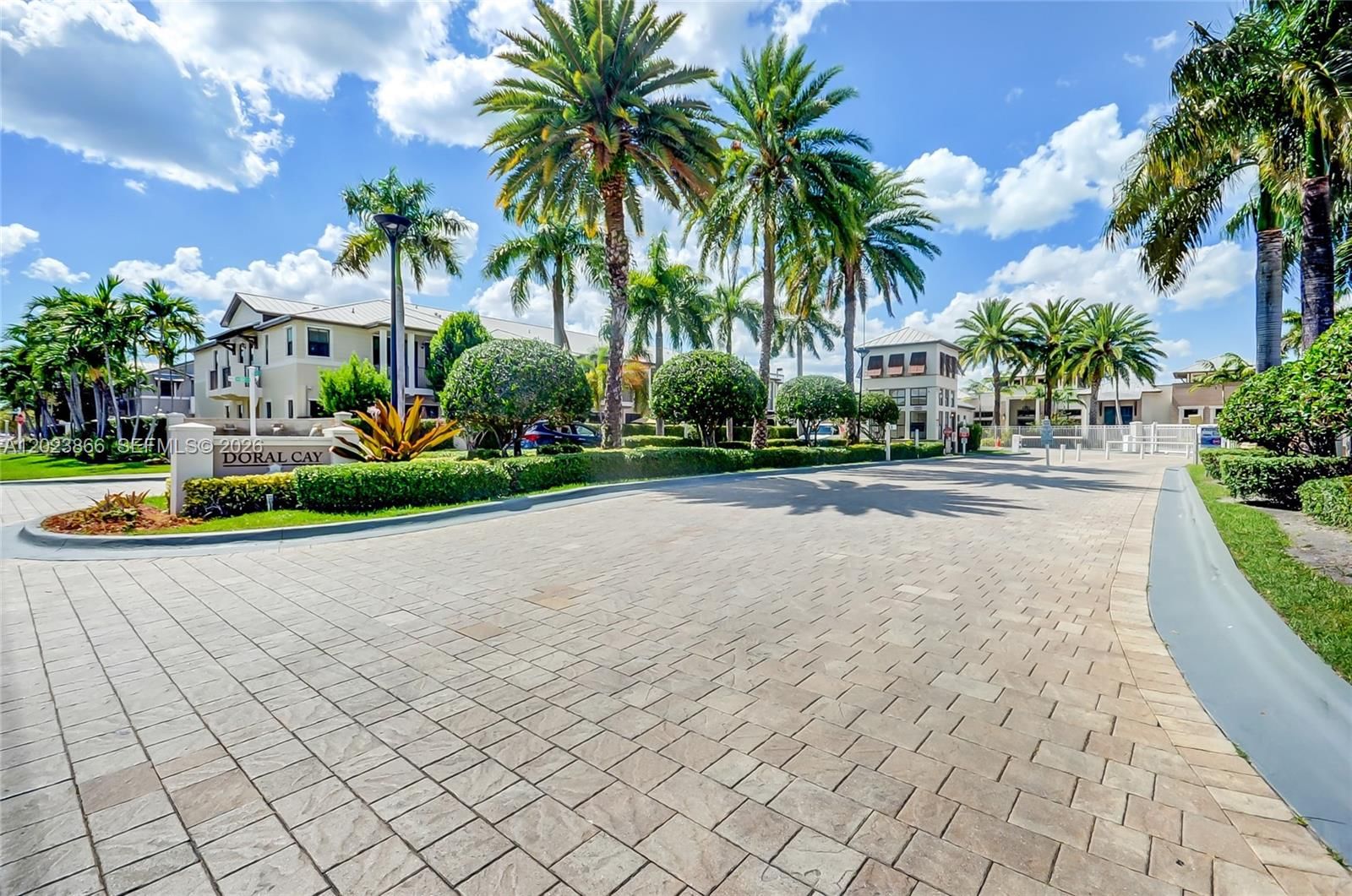 Real estate property located at 5820 104th Ct, Miami-dade, Doral Cay, Doral, FL