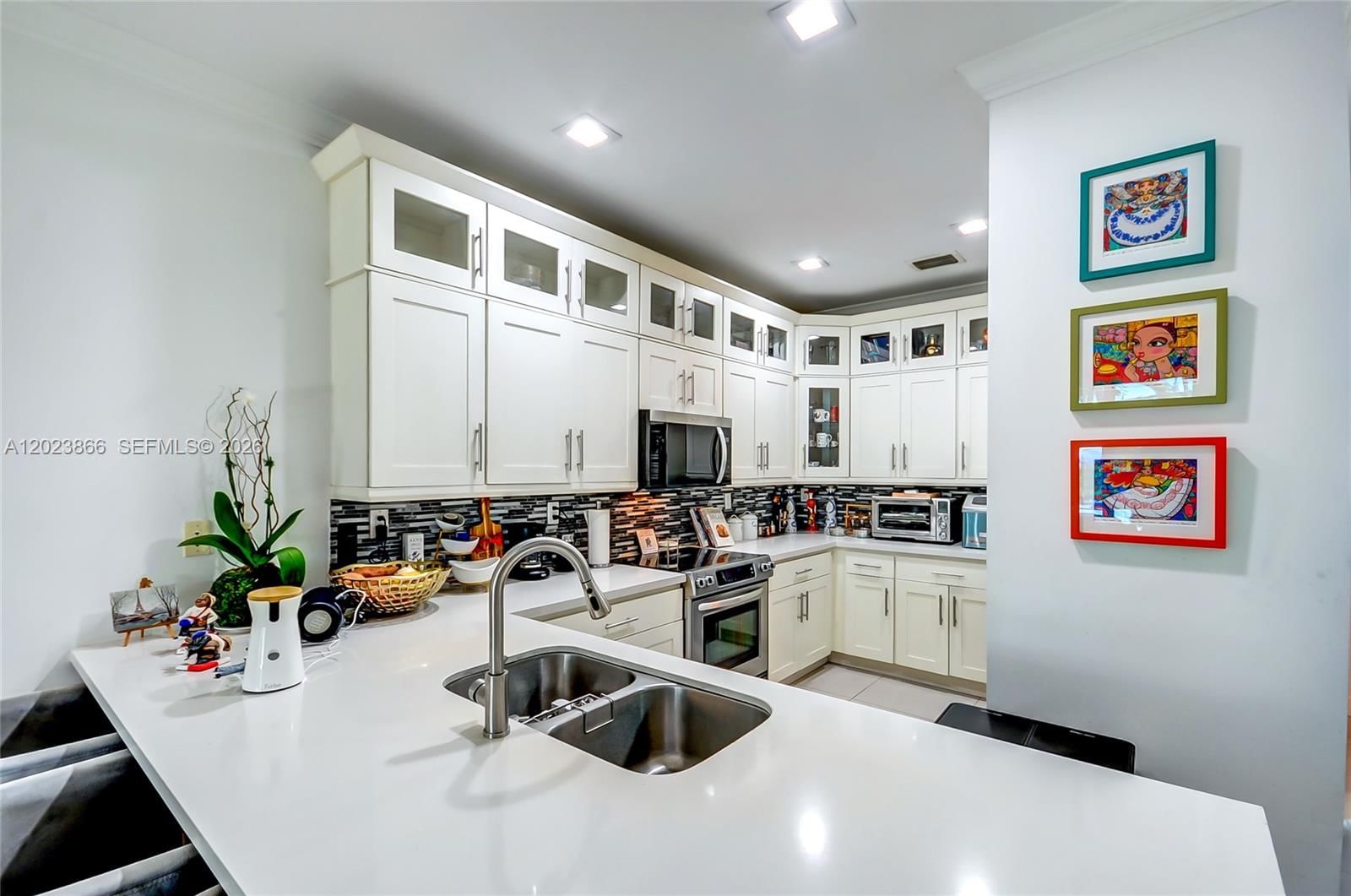 Real estate property located at 5820 104th Ct, Miami-dade, Doral Cay, Doral, FL