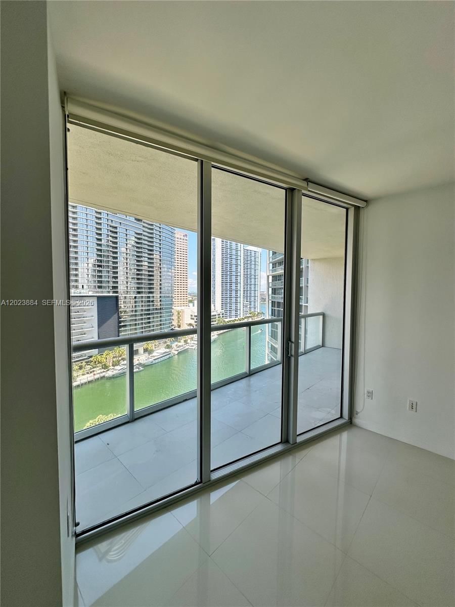 Real estate property located at 475 Brickell Avenue #1614, Miami-dade, Icon Brickell, Miami, FL