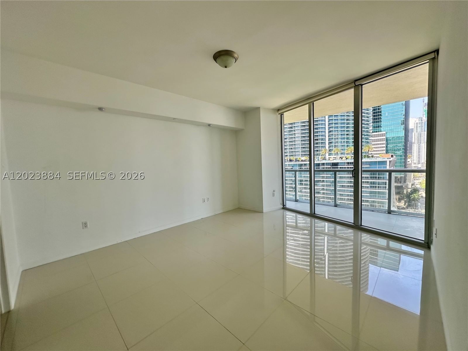 Real estate property located at 475 Brickell Avenue #1614, Miami-dade, Icon Brickell, Miami, FL