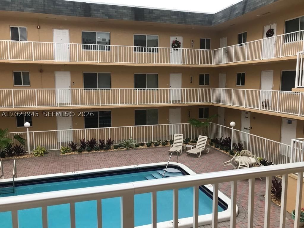 Real estate property located at 7910 Taft St #214, Broward, Suzanne Plaza Condo, Pembroke Pines, FL