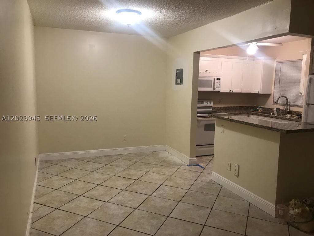 Real estate property located at 7910 Taft St #214, Broward, Suzanne Plaza Condo, Pembroke Pines, FL