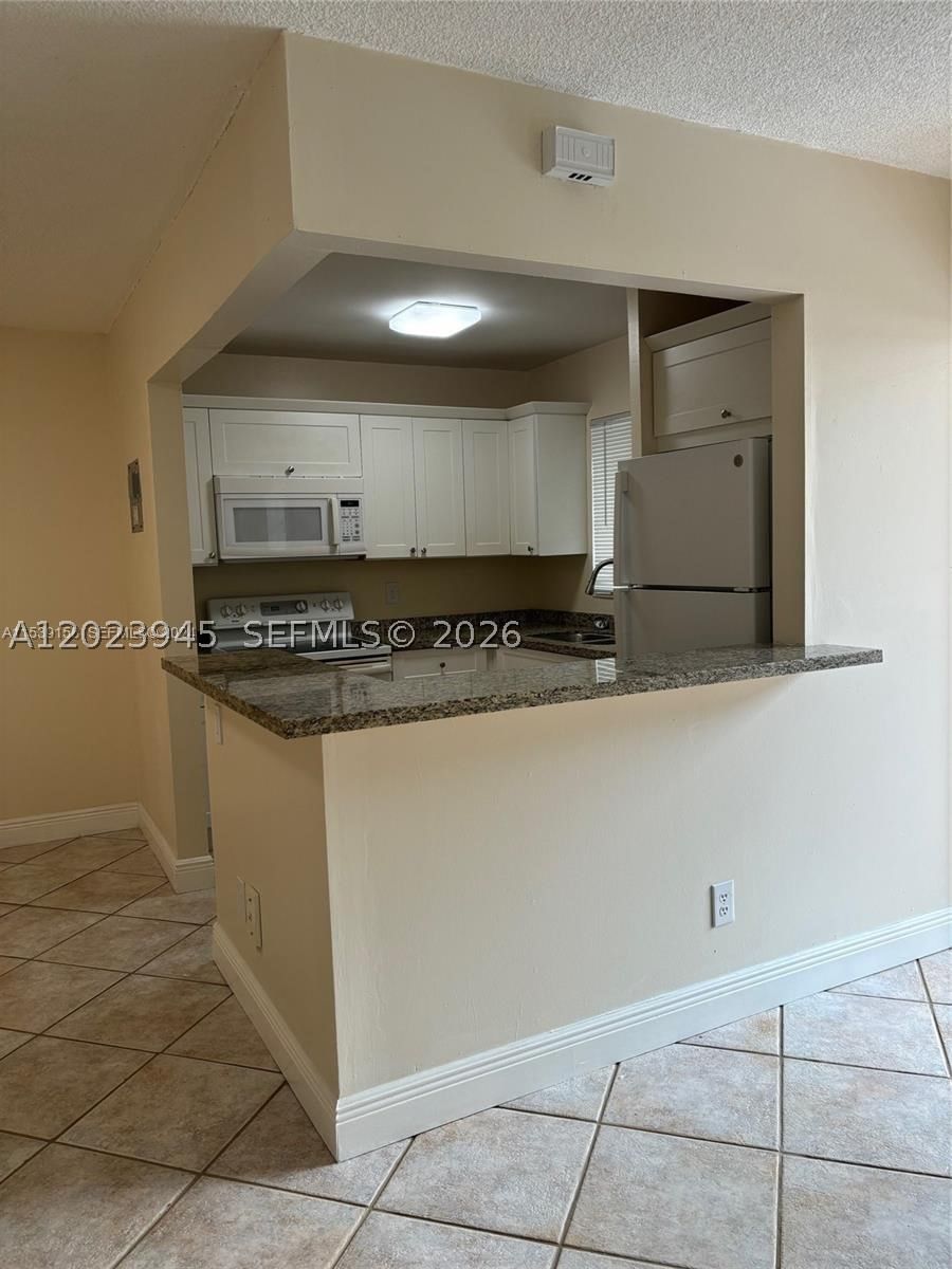 Real estate property located at 7910 Taft St #214, Broward, Suzanne Plaza Condo, Pembroke Pines, FL