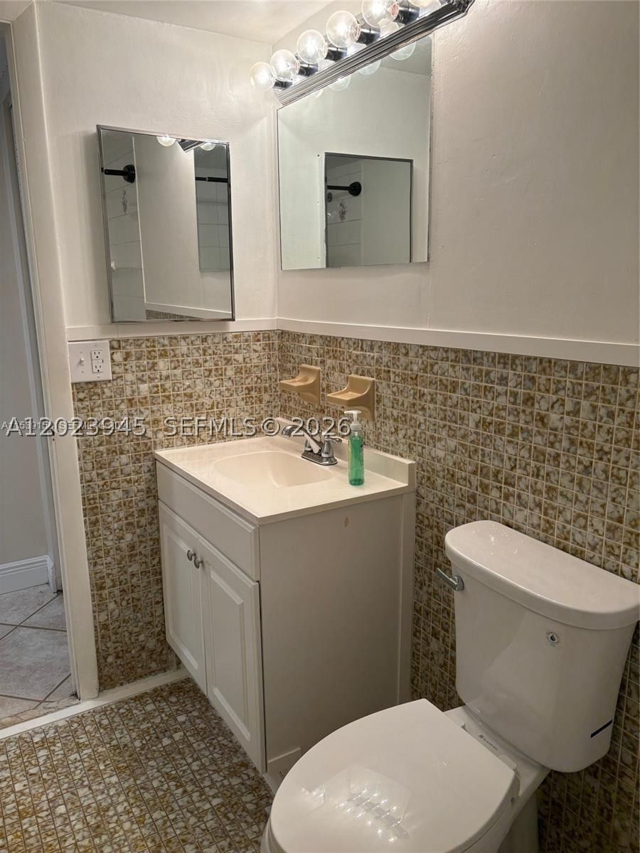 Real estate property located at 7910 Taft St #214, Broward, Suzanne Plaza Condo, Pembroke Pines, FL
