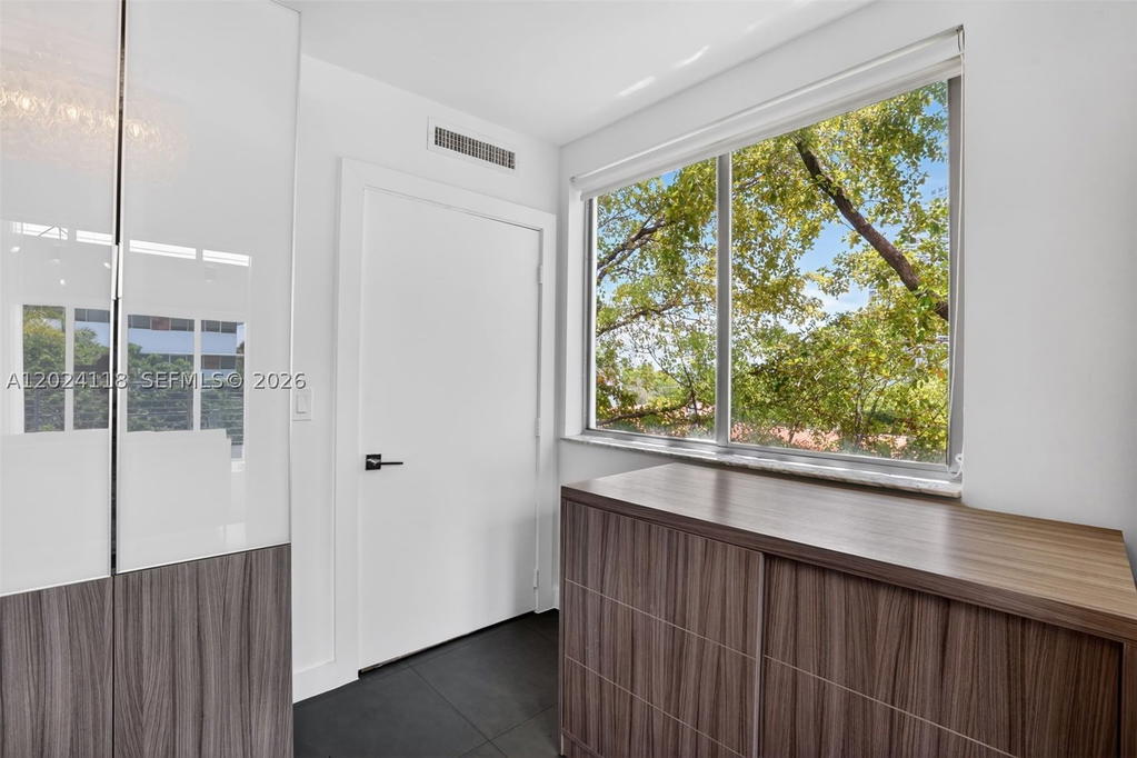 Real estate property located at 900 4th St #6, Miami-dade, The Manhattan Condo, Miami Beach, FL