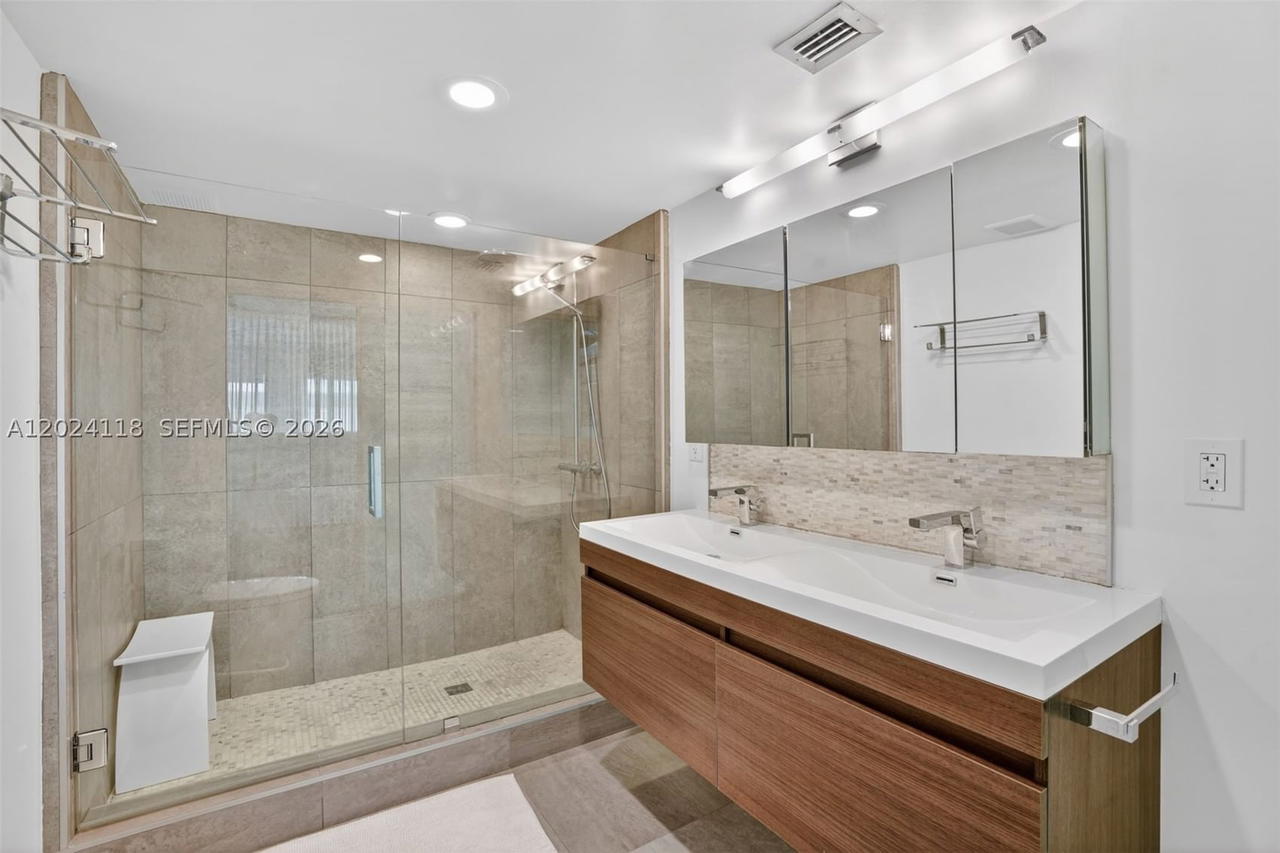 Real estate property located at 900 4th St #6, Miami-dade, The Manhattan Condo, Miami Beach, FL