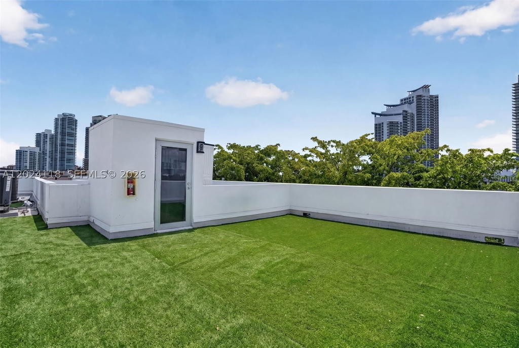 Real estate property located at 900 4th St #6, Miami-dade, The Manhattan Condo, Miami Beach, FL