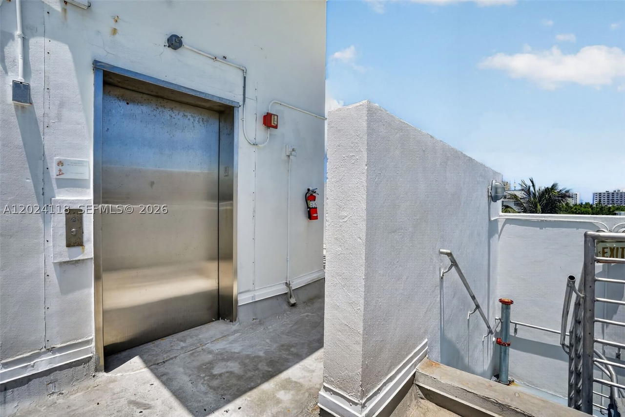 Real estate property located at 900 4th St #6, Miami-dade, The Manhattan Condo, Miami Beach, FL