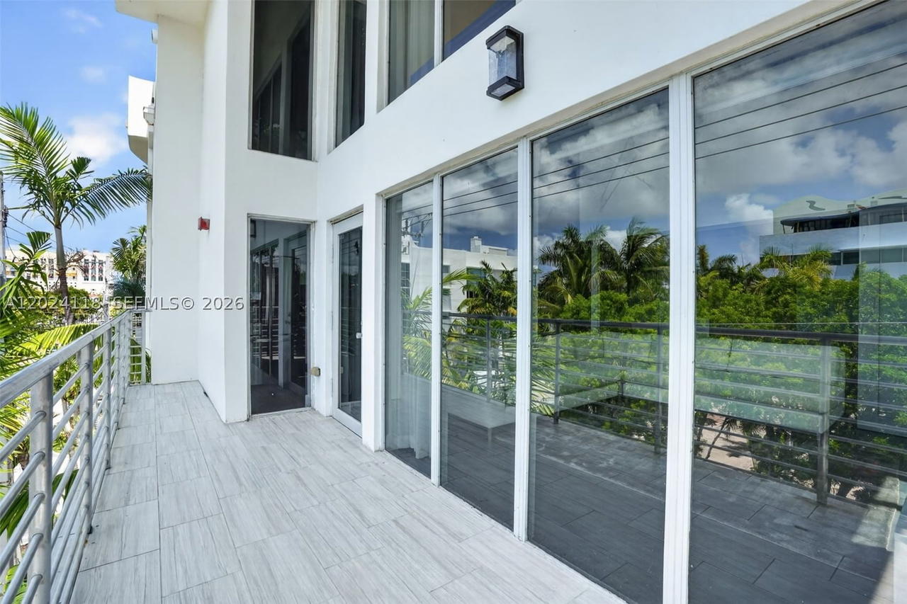 Real estate property located at 900 4th St #6, Miami-dade, The Manhattan Condo, Miami Beach, FL