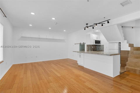 Real estate property located at 1350 Pennsylvania Ave #207, Miami-dade, Bristol Condo, Miami Beach, FL