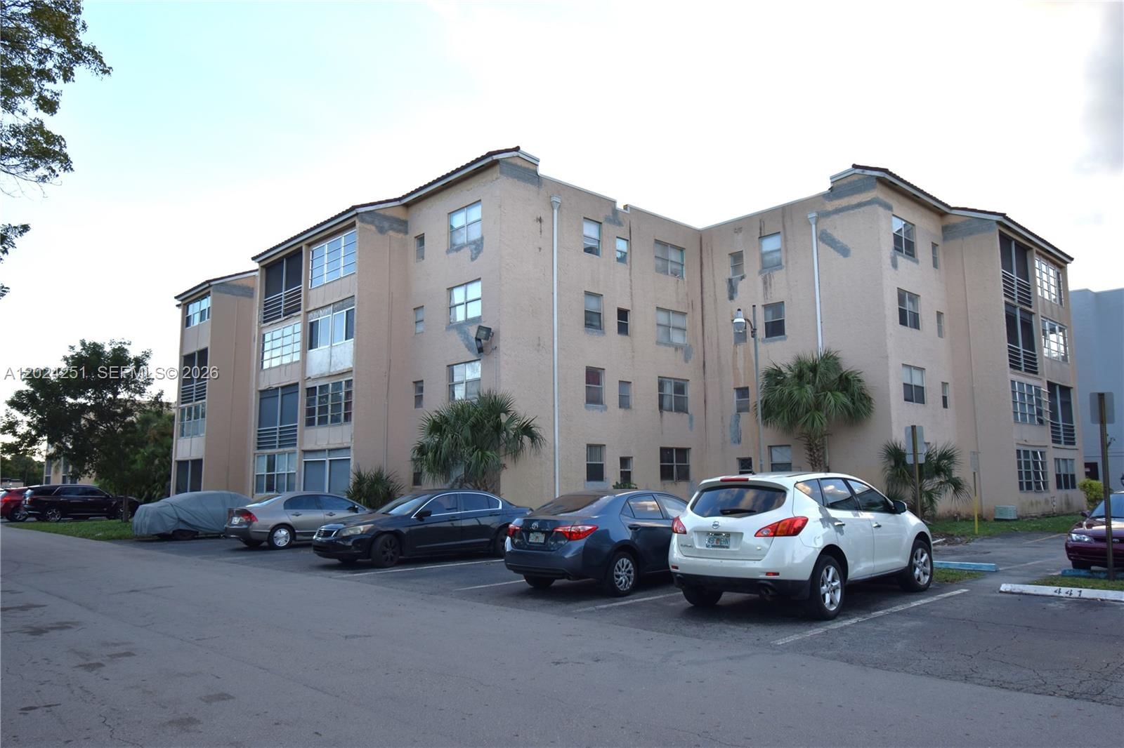 Real estate property located at 2850 Somerset Dr #414L, Broward, Somerset At Lauderdale La, Lauderdale Lakes, FL