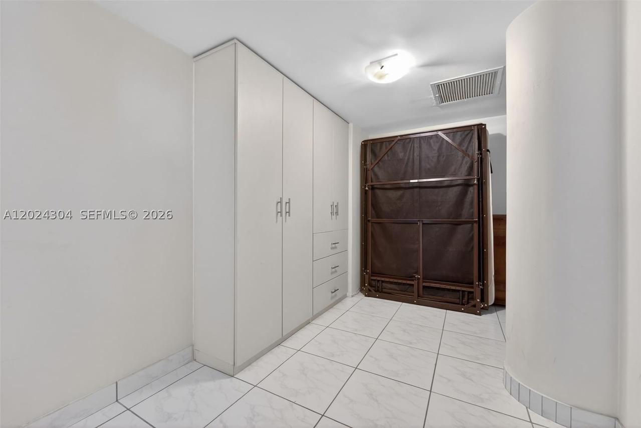 Real estate property located at 900 Bay Dr #606, Miami-dade, King Cole Condo, Miami Beach, FL