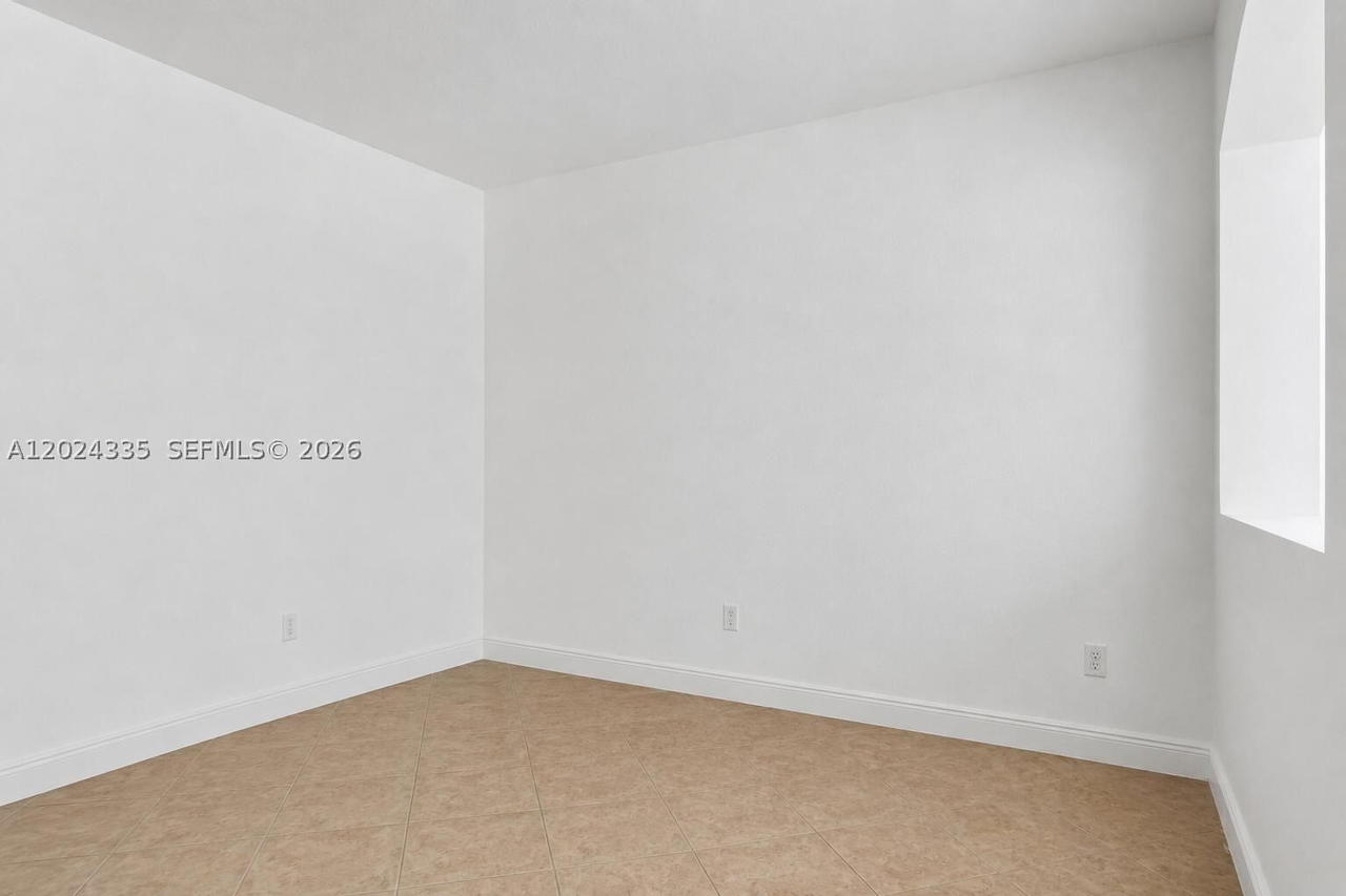 Real estate property located at 8121 108th Pl, Miami-dade, Islands At Doral 1st Addn, Doral, FL