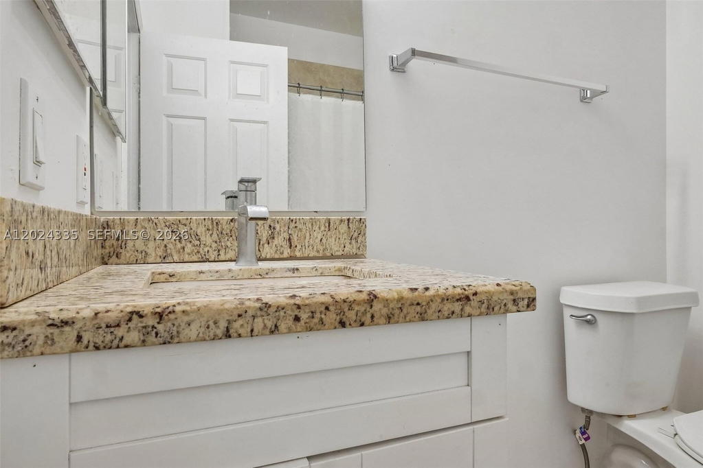 Real estate property located at 8121 108th Pl, Miami-dade, Islands At Doral 1st Addn, Doral, FL