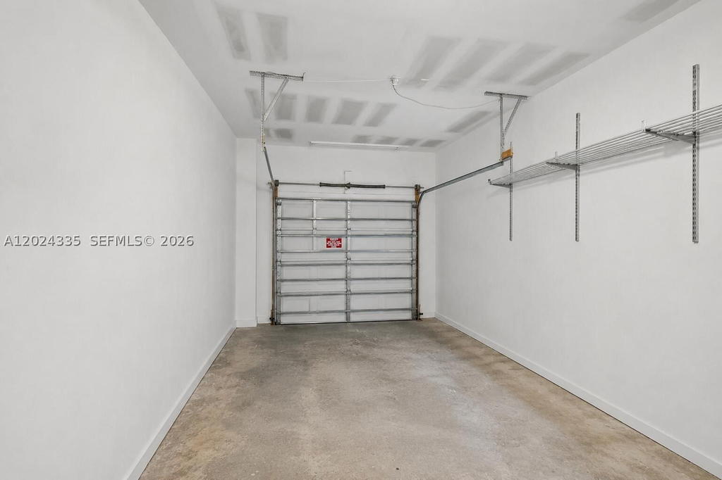 Real estate property located at 8121 108th Pl, Miami-dade, Islands At Doral 1st Addn, Doral, FL