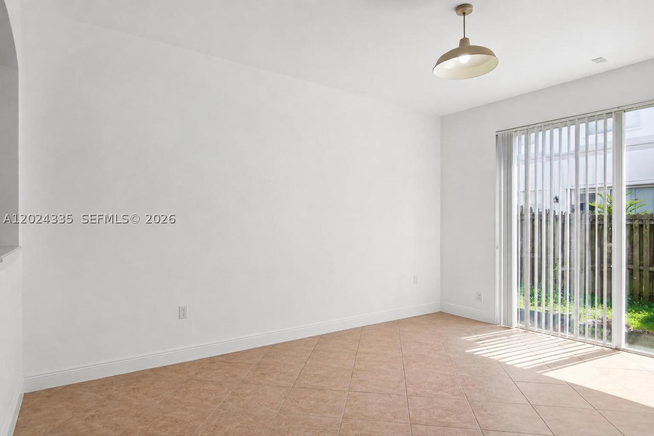 Real estate property located at 8121 108th Pl, Miami-dade, Islands At Doral 1st Addn, Doral, FL