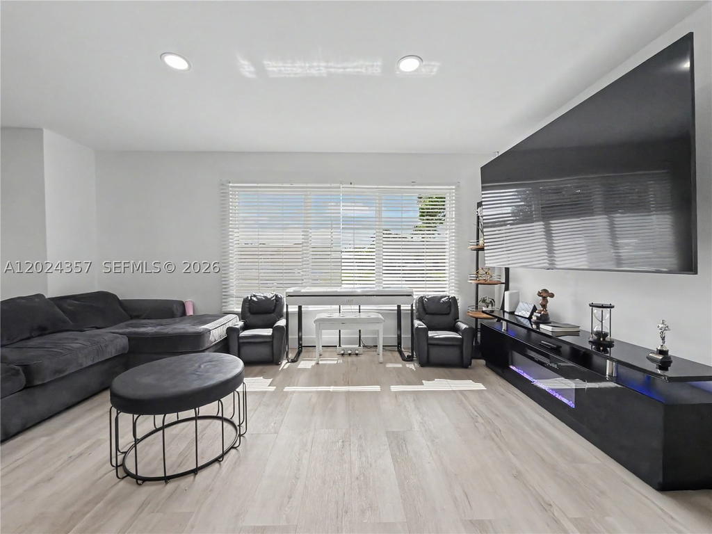 Real estate property located at 16912 107th Pl, Miami-dade, Southland Pines, Miami, FL