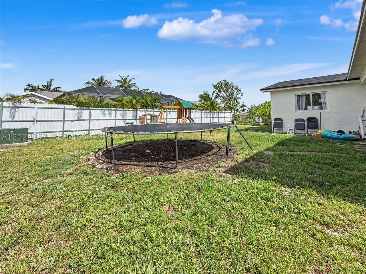 Real estate property located at 16912 107th Pl, Miami-dade, Southland Pines, Miami, FL