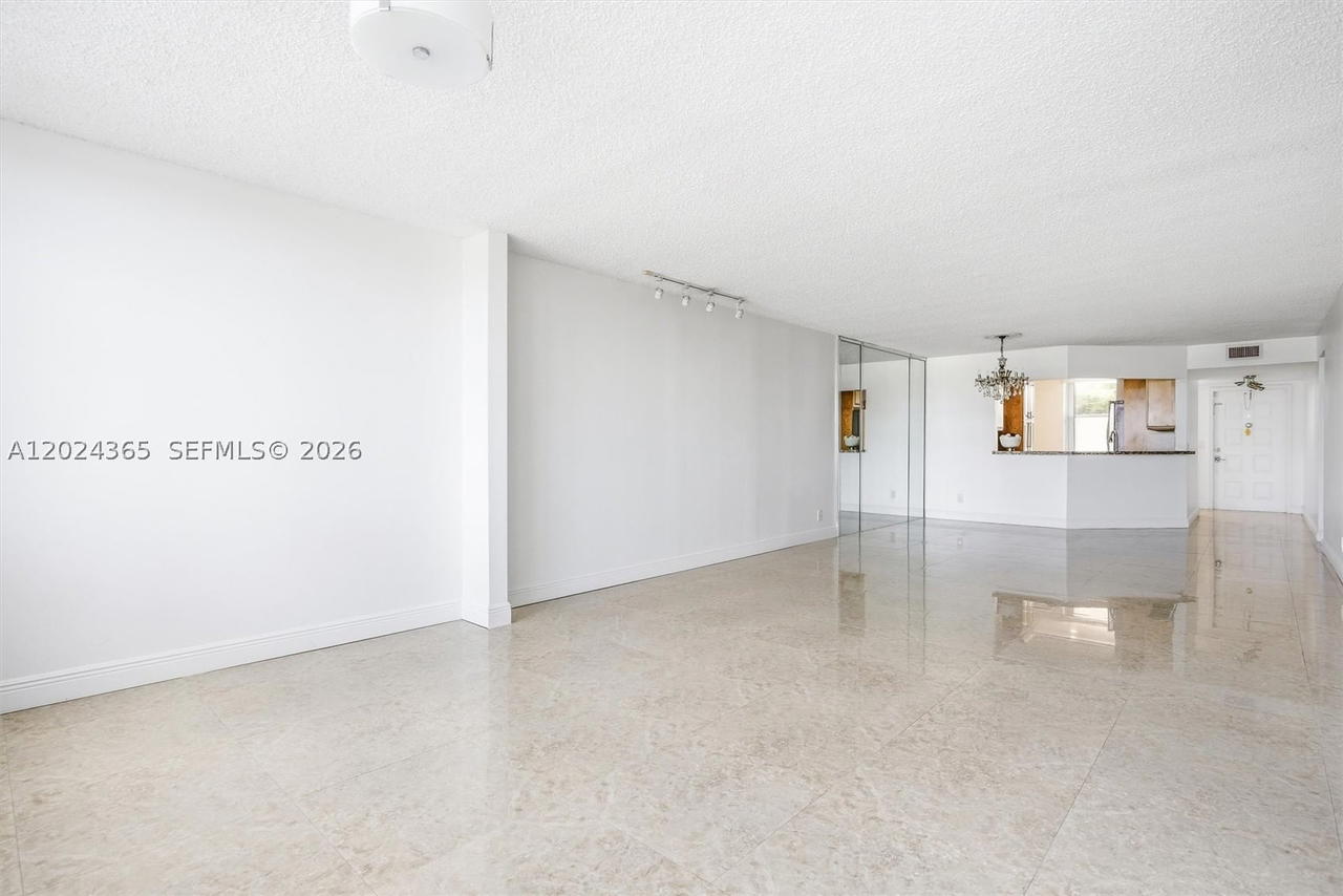 Real estate property located at 2521 104th Ave #302, Broward, Sunrise Lakes 211 Condo, Sunrise, FL