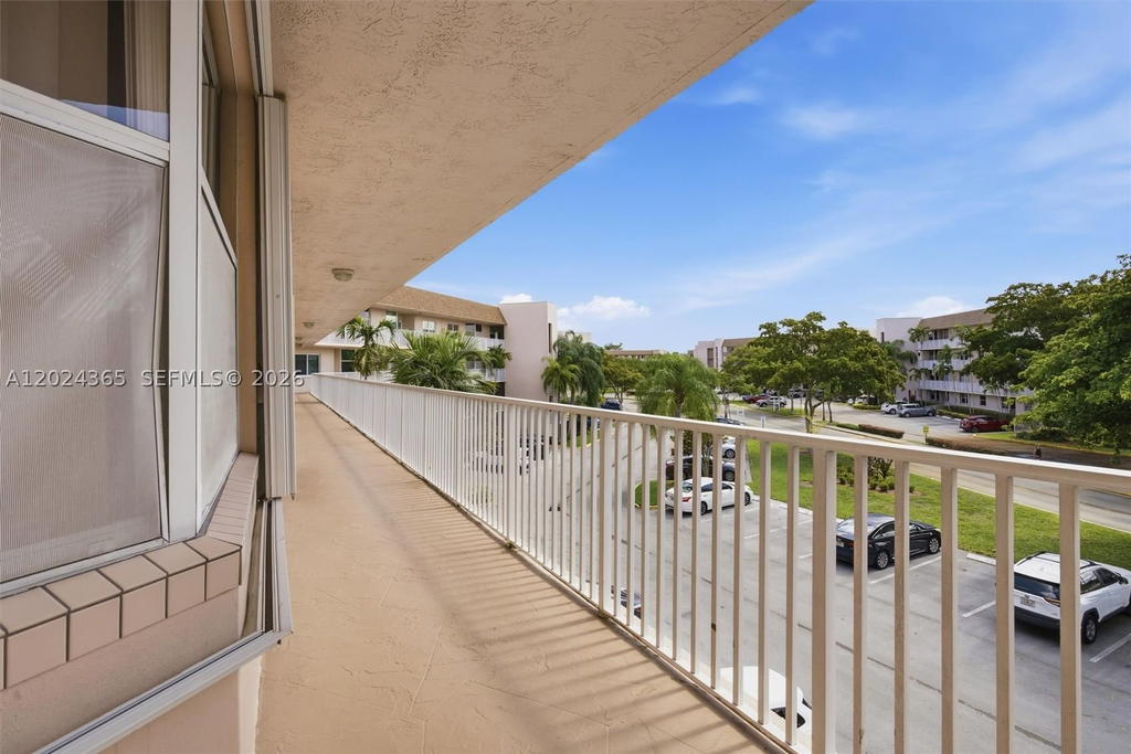 Real estate property located at 2521 104th Ave #302, Broward, Sunrise Lakes 211 Condo, Sunrise, FL