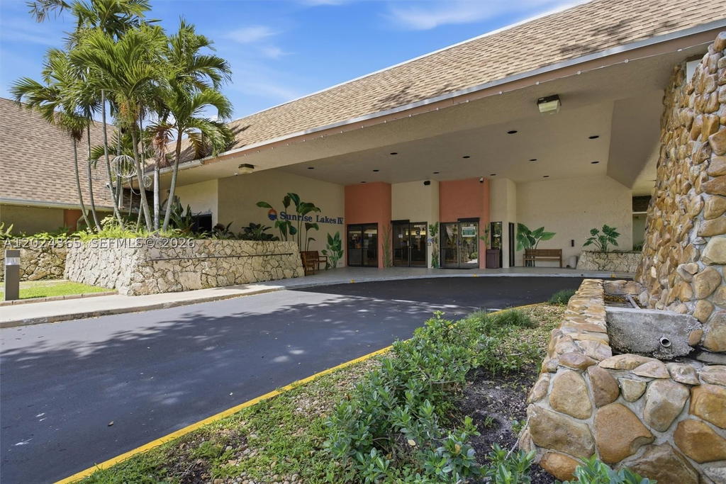 Real estate property located at 2521 104th Ave #302, Broward, Sunrise Lakes 211 Condo, Sunrise, FL