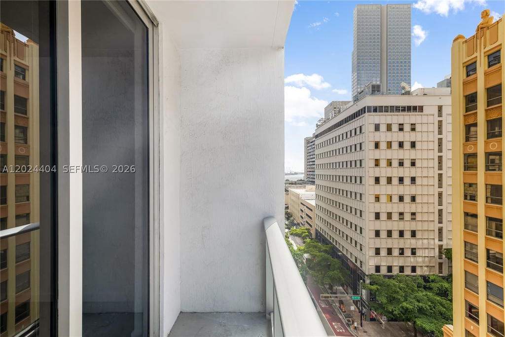 Real estate property located at 151 1st St #905, Miami-dade, Centro Condo, Miami, FL