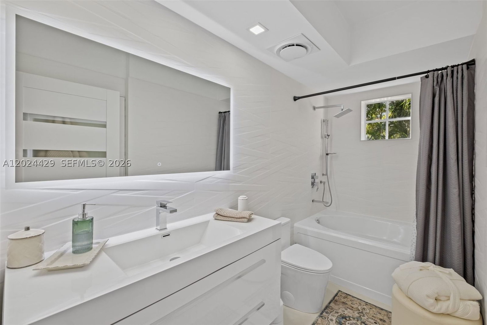 Real estate property located at 17145 Bay Rd #4204, Miami-dade, Porto Bellagio Condo, Sunny Isles Beach, FL