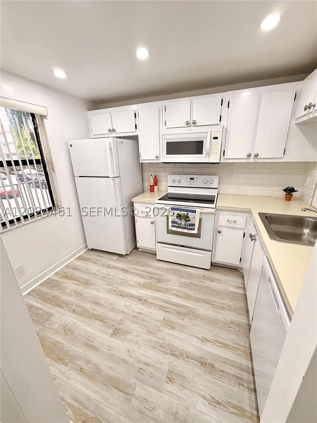 Real estate property located at 2793 104th Ave #204, Broward, Sunrise Lakes 216 Condo, Sunrise, FL
