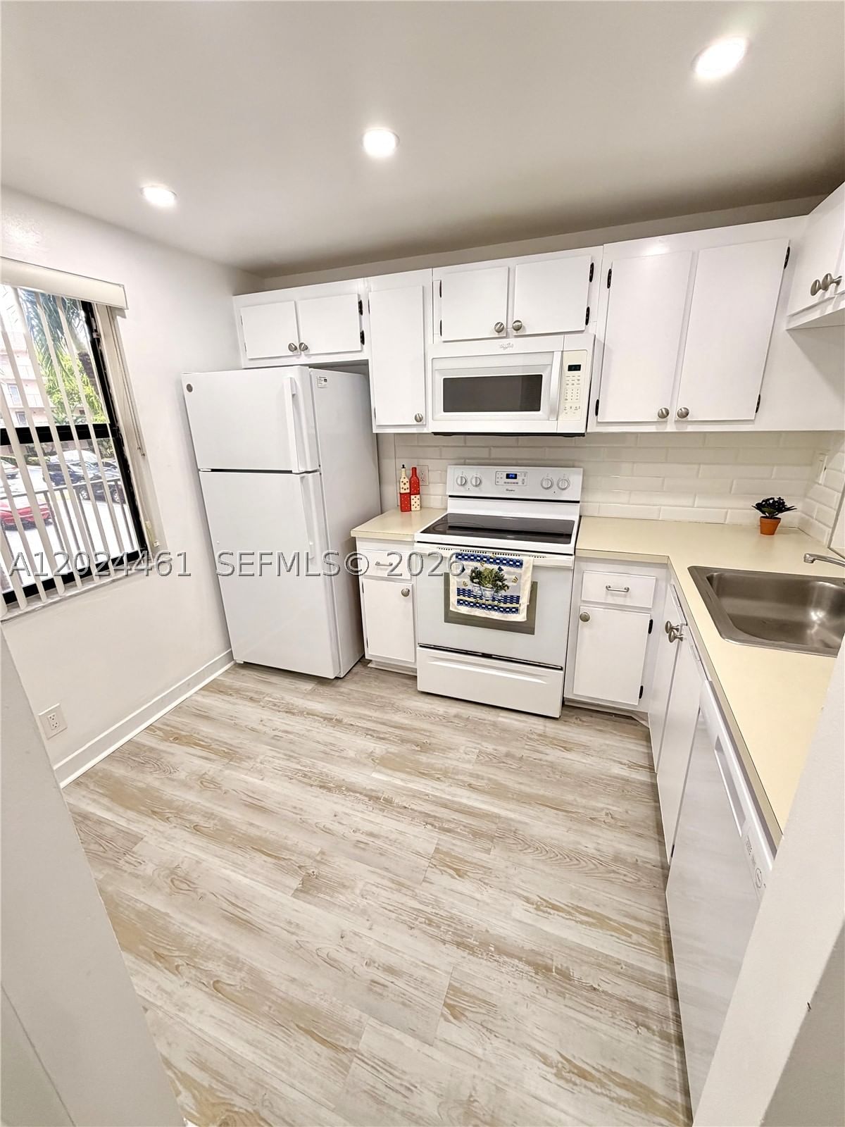 Real estate property located at 2793 104th Ave #204, Broward, Sunrise Lakes 216 Condo, Sunrise, FL