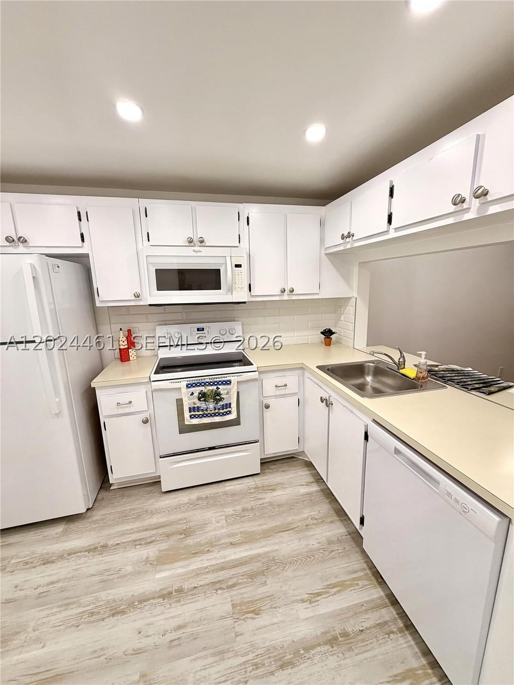 Real estate property located at 2793 104th Ave #204, Broward, Sunrise Lakes 216 Condo, Sunrise, FL